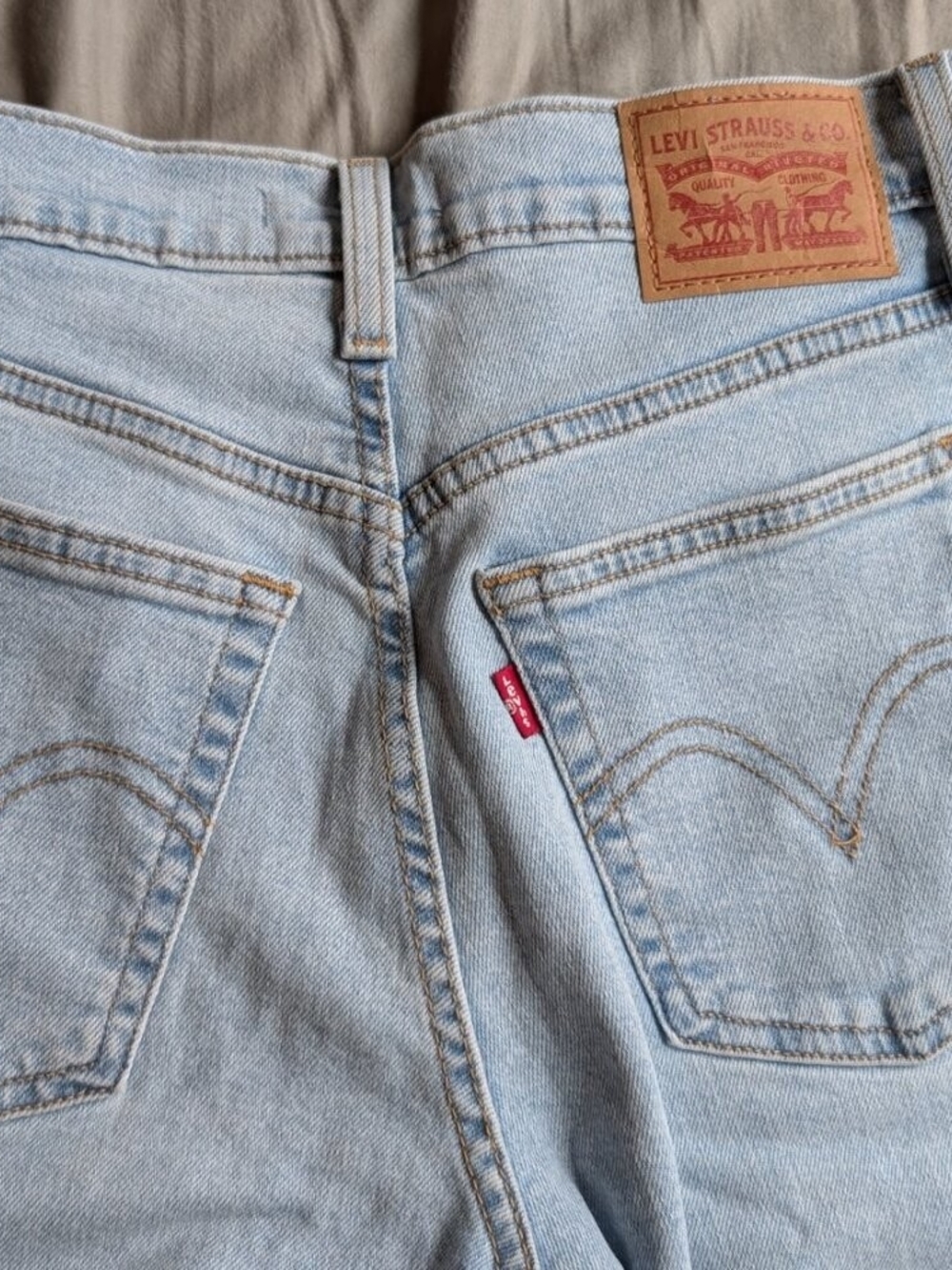 NWOT Levi's Light Wash Denim Jeans - Light Blue